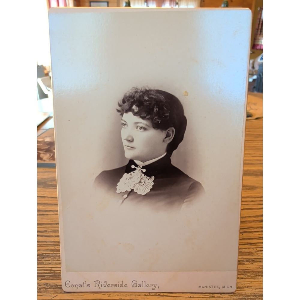 Antique Cabinet Card Woman Lady Victorian Portrait Manistee Michigan